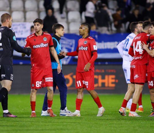 Ξεκάθαρα στα… πόδια της