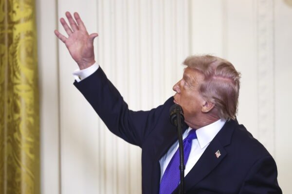 TRUMP 15 600x400 0qIG4I