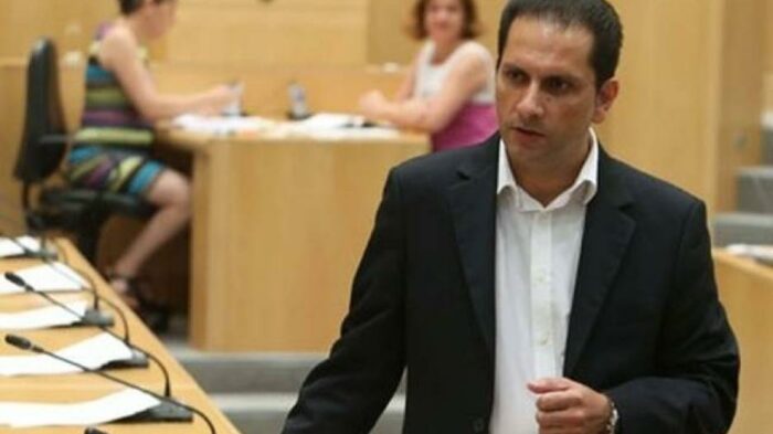 det damianou4231 700x393 iJIvWU