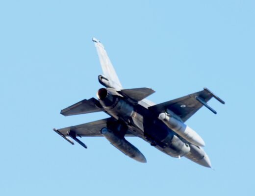 f16 2 520x400 kDNHsq