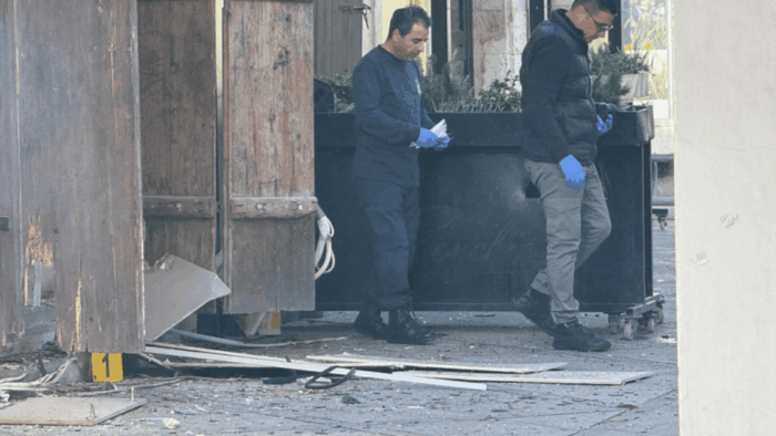 image 406 700x394 lpBicE