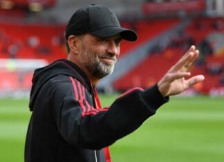 He is back: Ο Κλοπ μπήκε ξανά στο «Άνφιλντ» ως κόουτς της Λίβερπουλ!