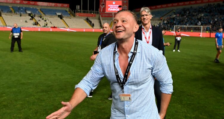 &Pi;ά&phi;&omicron;&sigmaf; FC: &Epsilon;&nu;&alpha;&pi;ό&kappa;&epsilon;&iota;&tau;&alpha;&iota; &pi;&lambda;έ&omicron;&nu; &sigma;&tau;&omicron;&nu; &Lambda;&omicron;&mu;ά&kappa;&iota;&nu;