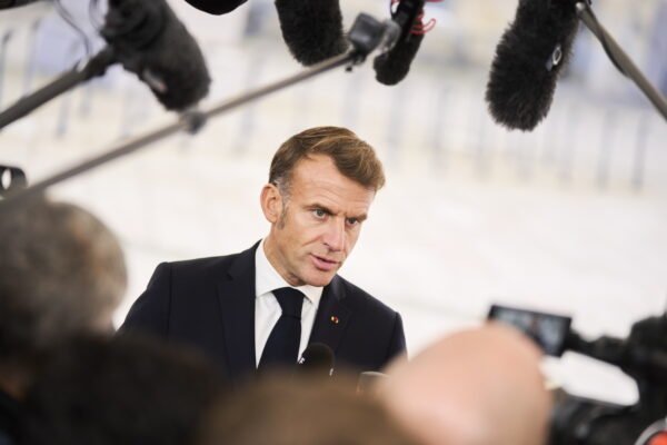macron7 600x400 DmNomZ