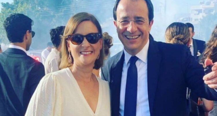 &Delta;&iota;&omicron;&rho;ί&sigma;&tau;&eta;&kappa;&epsilon; &pi;&rho;έ&sigma;&beta;&epsilon;&iota;&rho;&alpha; &eta; &Phi;&iota;&lambda;ί&pi;&pi;&alpha; &Kappa;&alpha;&rho;&sigma;&epsilon;&rho;ά