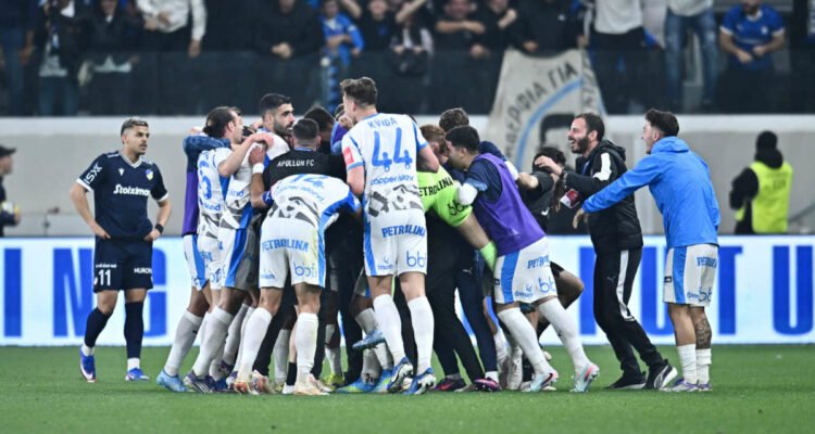 &Sigma;&tau;&alpha; &pi;ό&delta;&iota;&alpha; &tau;&omicron;&upsilon;!