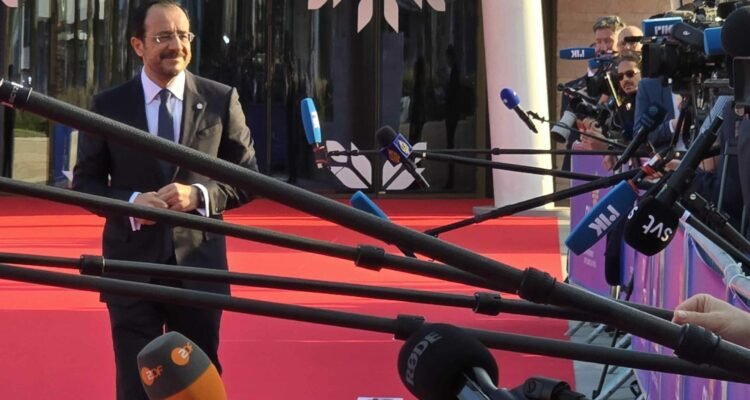 &Sigma;&epsilon; &epsilon;&xi;έ&lambda;&iota;&xi;&eta; &tau;&omicron; &Epsilon;&upsilon;&rho;&omega;&pi;&alpha;ϊ&kappa;ό Ά&tau;&upsilon;&pi;&omicron; &Sigma;&upsilon;&mu;&beta;&omicron;ύ&lambda;&iota;&omicron; &sigma;&tau;&eta;&nu; &Alpha;&gamma;ί&alpha; &Nu;ά&pi;&alpha;