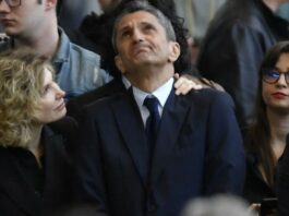 Συγκινητικές στιγμές στο λαϊκό προσκύνημα για τον Μιρτσέα Λουτσέσκου, “έσπασε” ο Ραζβάν