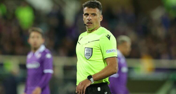 &Omicron; &Mu;&alpha;&nu;&theta;ά&nu;&omicron; &delta;&iota;&alpha;&iota;&tau;&eta;&tau;ή&sigmaf; &sigma;&tau;&omicron; &Alpha;&Epsilon;&Kappa;-&Pi;&Alpha;&Omicron;&Kappa;