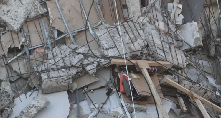 polikatoikialemesos 4 P9MuVM