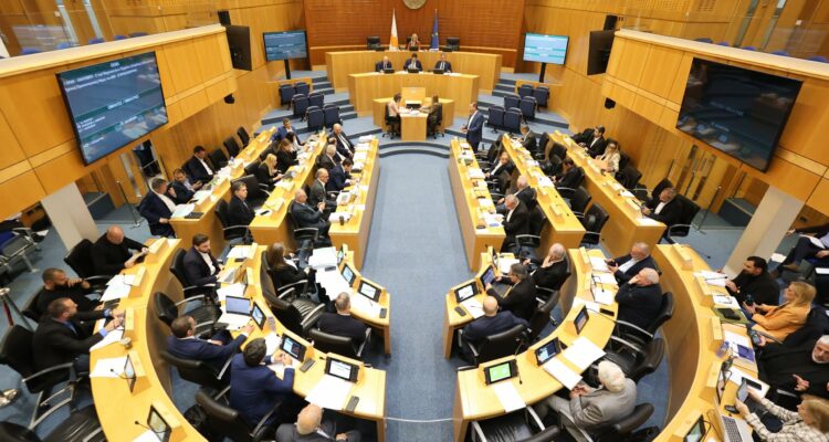 vouli 3 scaled Uv31tC