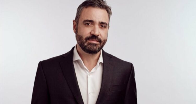 &Alpha;&Pi;&Omicron;&Epsilon;&Lambda;: &Eta; &laquo;&mu;&epsilon;&tau;&alpha;&gamma;&rho;&alpha;&phi;ή&raquo; &tau;&eta;&sigmaf; &chi;&rho;&omicron;&nu;&iota;ά&sigmaf;
