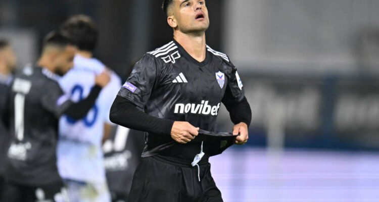 kiko anorthosis sad
