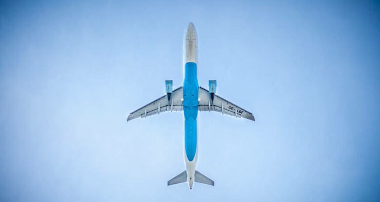 airplane 983991 1280 Rb6te4